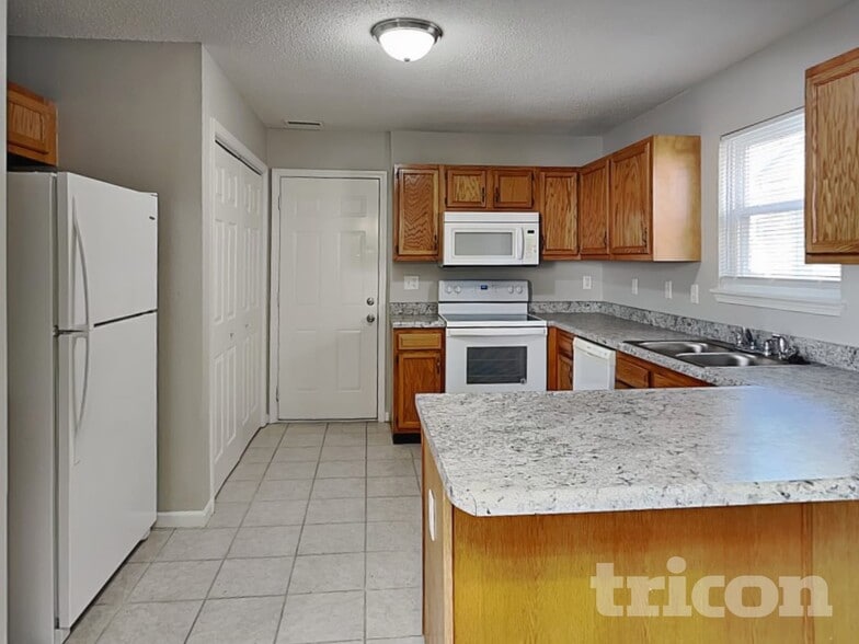 Building Photo - 10249 Cadogan Dr