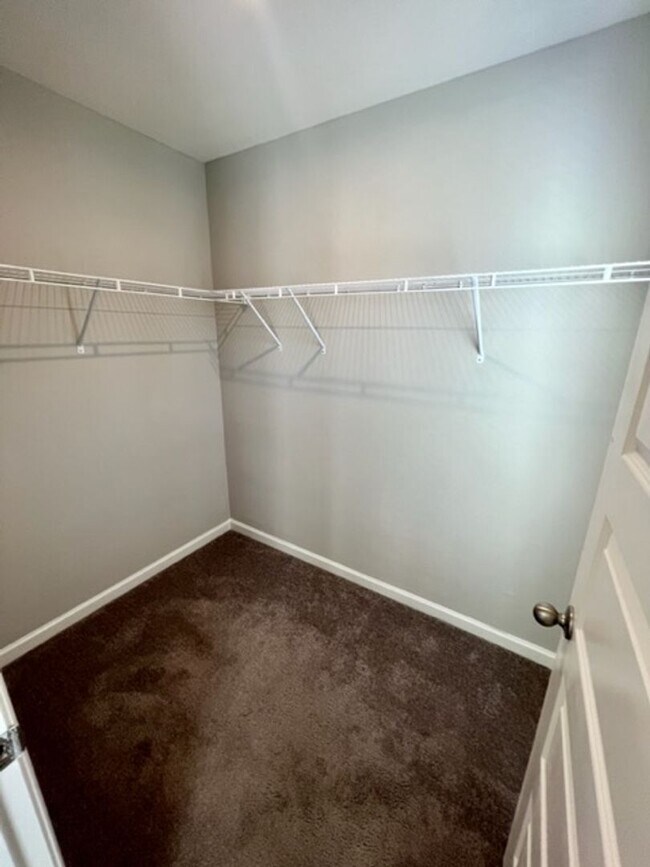 Building Photo - 3 Bed 2.5 Bath Townhome, Minutes from I-24 & The Avenue!