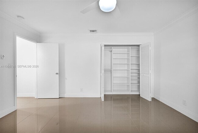 Building Photo - 820 E Cypress Ln