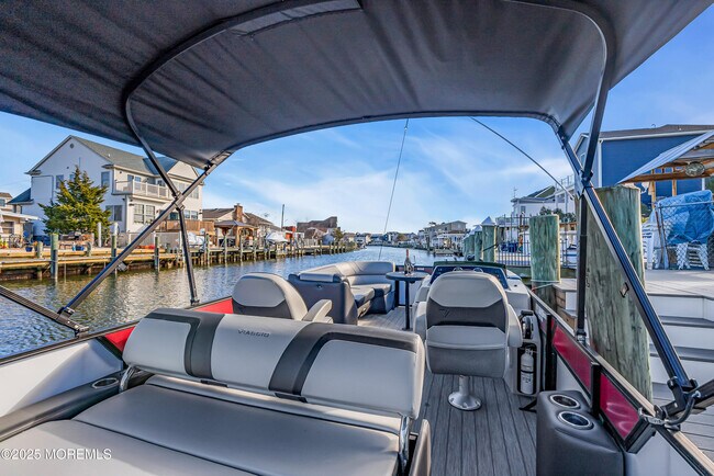 Building Photo - 320 Silver Lagoon Dr