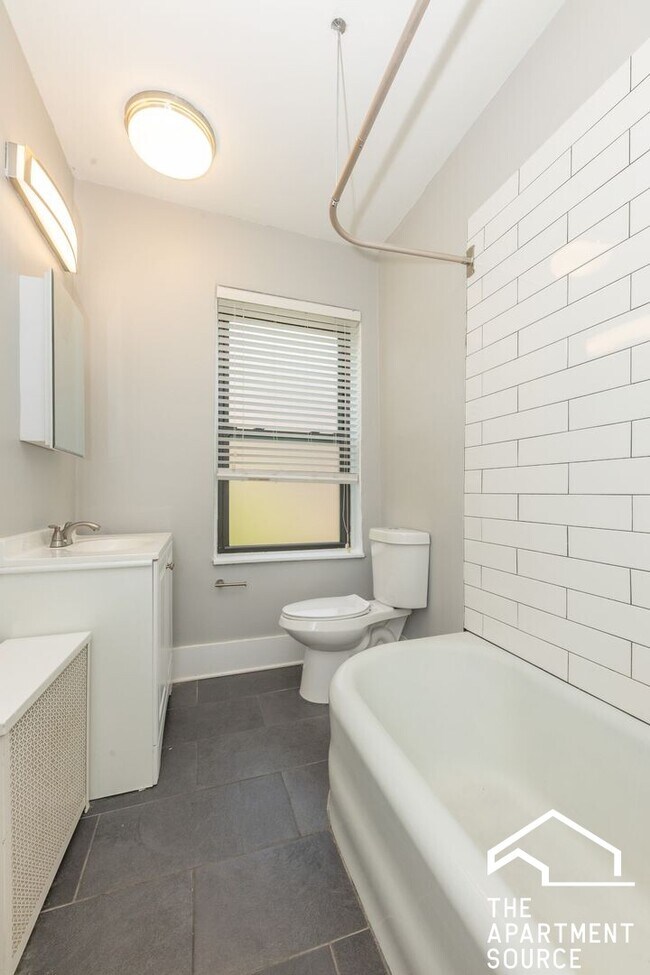 Building Photo - 201 Kedzie St