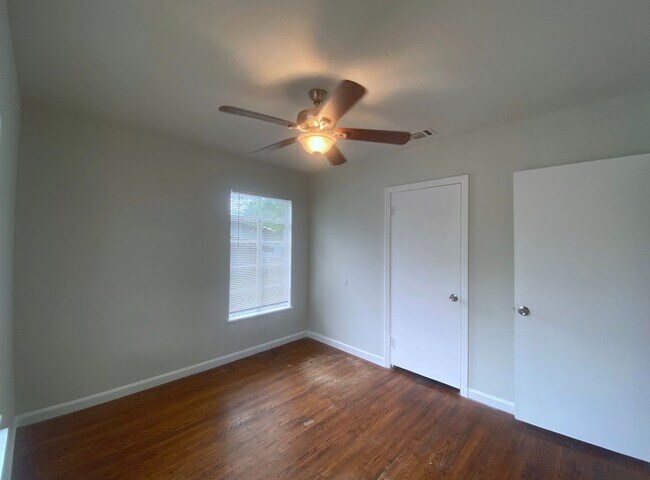 Building Photo - 158 Weizmann St