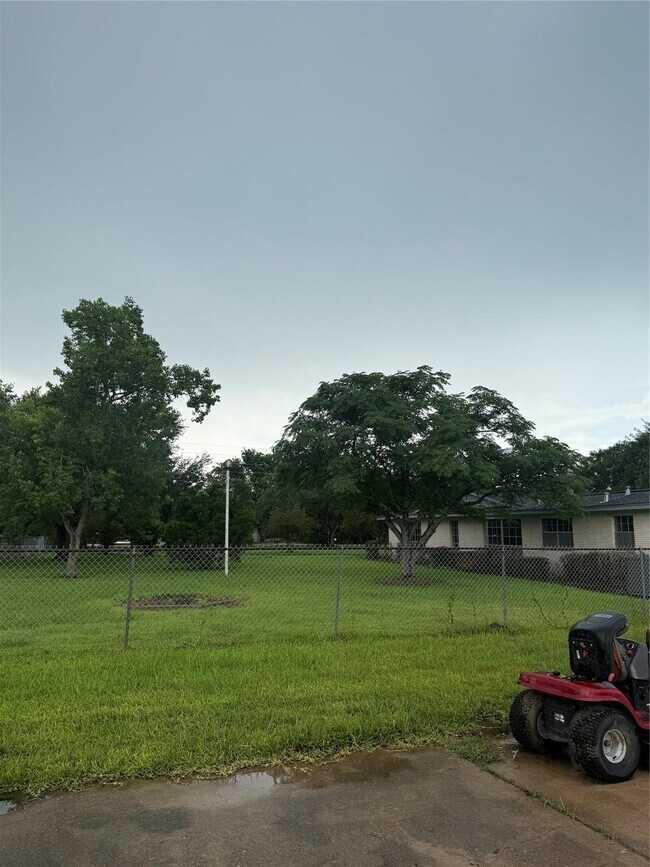 Primary Photo - 717 E Sycamore St