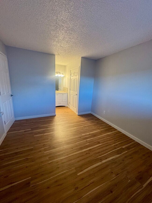 Building Photo - Cozy 1 Bedroom / 1 Bath Condo/DECEMBER MOVE IN SPECIAL