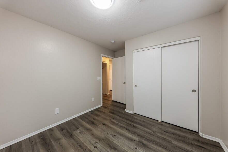 Building Photo - 7637 S 27th Way