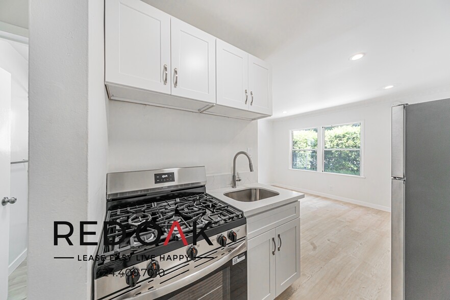 Building Photo - 5832 Carlton Way