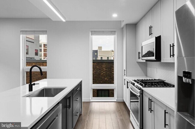 Building Photo - 1501 N 31st St