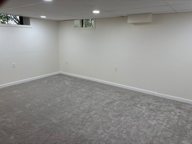 Building Photo - 481 Laudermilch Rd