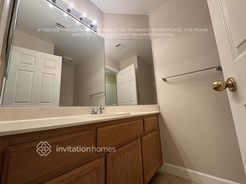 Building Photo - 2121 Harbor Cliff Dr