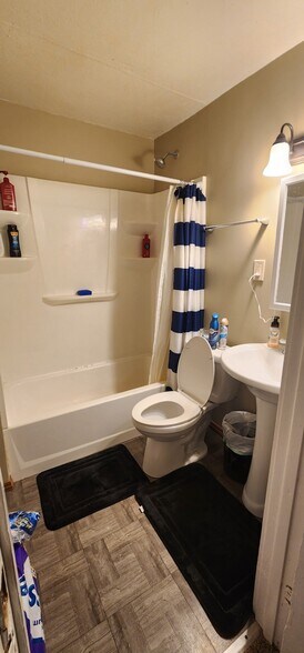 Building Photo - 2123 Bird Dr