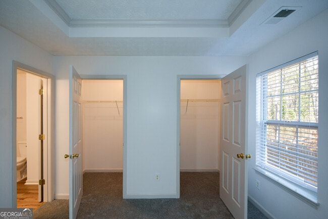 Building Photo - 5460 Hampton Ct