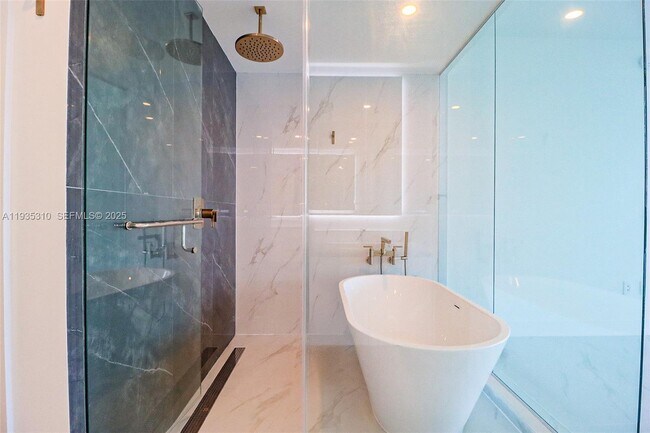 Building Photo - 700 NE 24th St