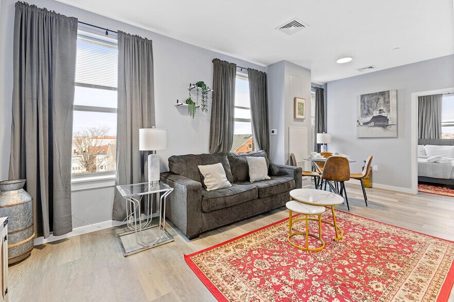 Building Photo - 95 Broadway-SI ID1240353P