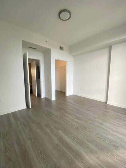 Building Photo - 558 NW 30th St