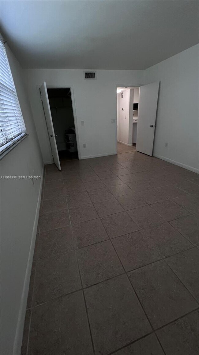 Building Photo - 8215 Lake Dr