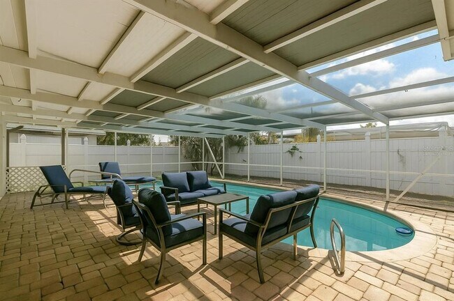 Building Photo - 7114 Parrot Dr