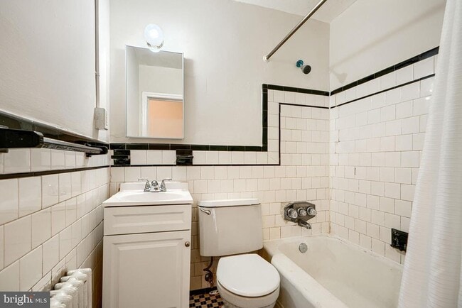 Building Photo - 5626 Midwood Ave