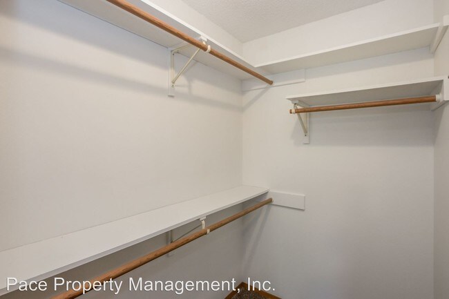 Building Photo - 2 br, 1 bath Apartment - 303 Finkbine Lane