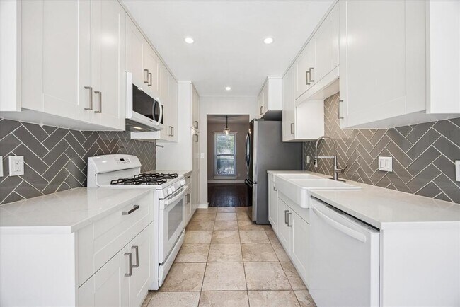 Building Photo - 9711 Marlborough Dr