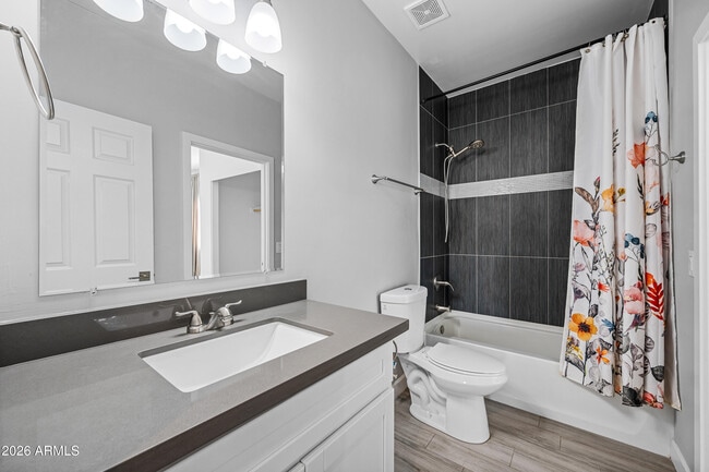 Building Photo - 1013 E Odeum Ln