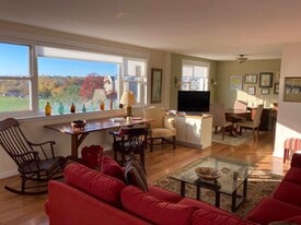 Building Photo - 893 Farmington Ave