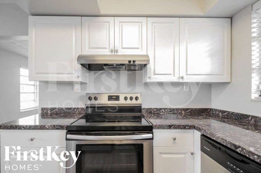 Building Photo - 4521 NW 12th Ave