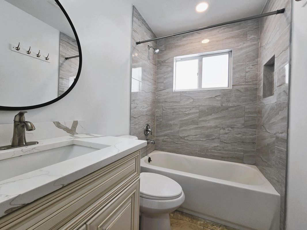 Building Photo - 324 S Chillingworth Dr