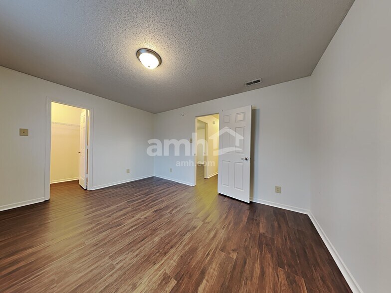 Building Photo - 10286 Butler Dr