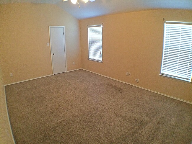 Building Photo - 3 Bedroom 2 Bath Gem In Crowley