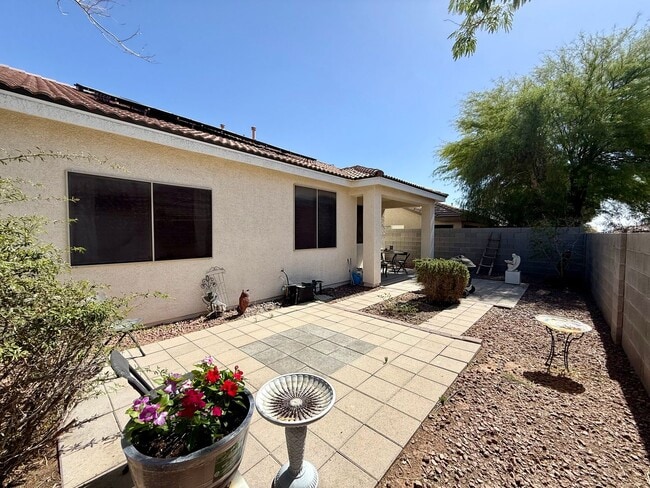Building Photo - Charming Single-Story Townhome in Gated Southwest Community
