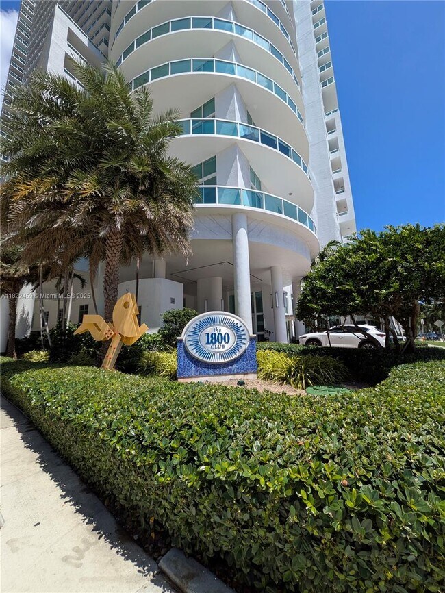 Building Photo - 1800 N Bayshore Dr