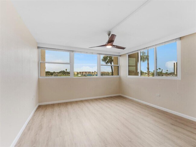 Building Photo - 450 Treasure Island Causeway