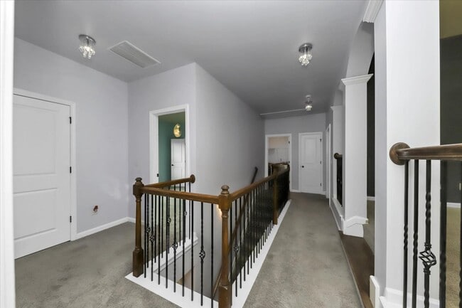 Building Photo - 6059 Cove Park Dr