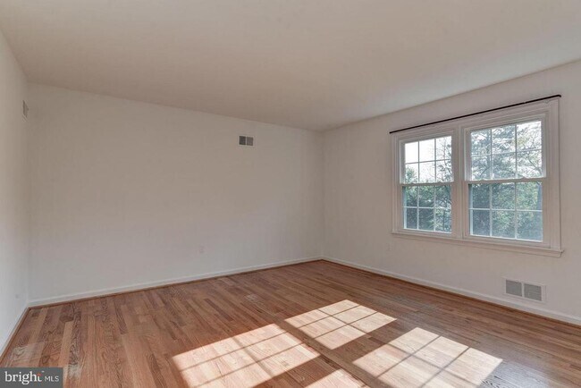 Building Photo - 9601 Persimmon Tree Rd