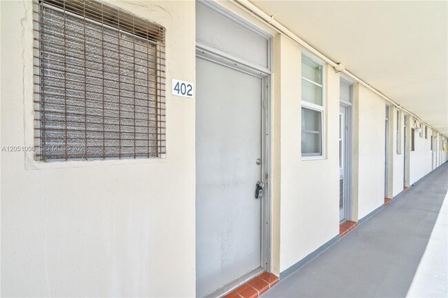 Building Photo - 2851 Leonard Dr