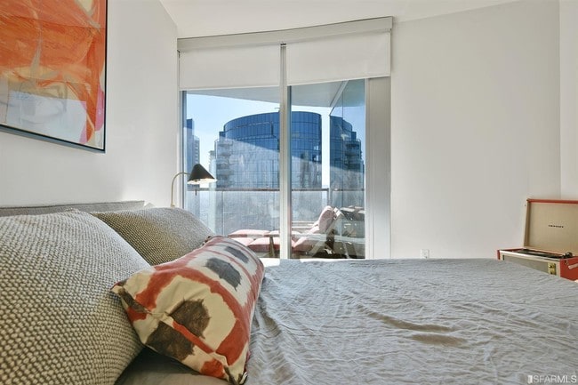 Building Photo - 338 Spear St