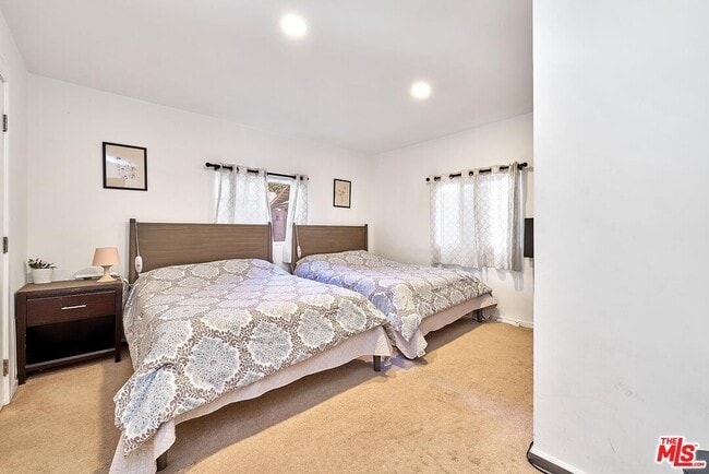 Building Photo - 162 S Ardmore Ave