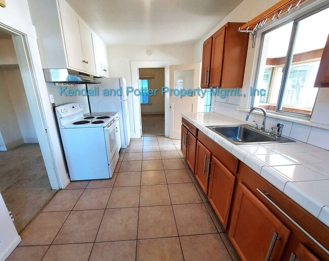 Building Photo - Bright 2BR/1BA Santa Cruz Home with Enclosed Yard & Sunroom!