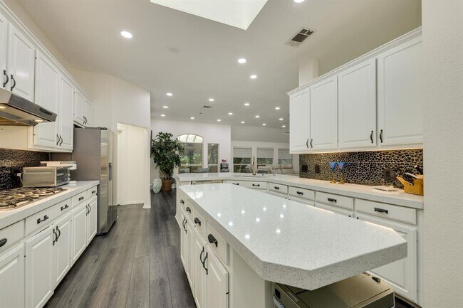 Building Photo - 8908 Pepper Rock Dr