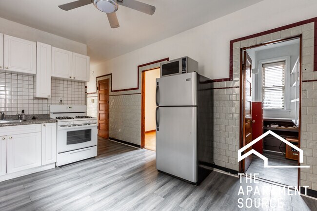 Building Photo - 2042 W Armitage Ave