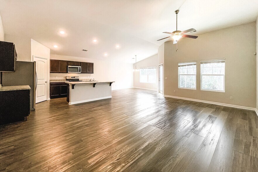 Building Photo - 1127 Autumns Wood Cir E