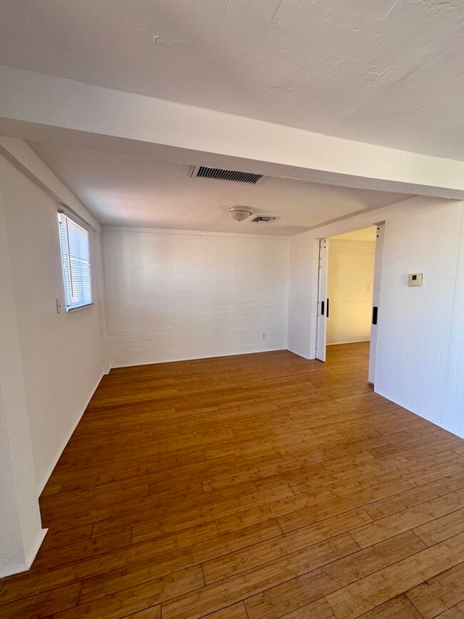 Building Photo - FOR RENT