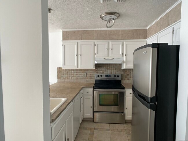 Building Photo - 1204 Whitney Ave