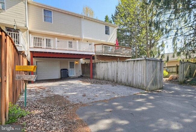 Building Photo - 206 N Towne Ct