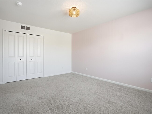 Building Photo - 6246 Hawthorne Ave