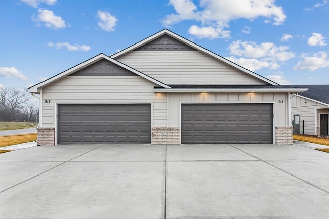 Building Photo - 909 S Logan St