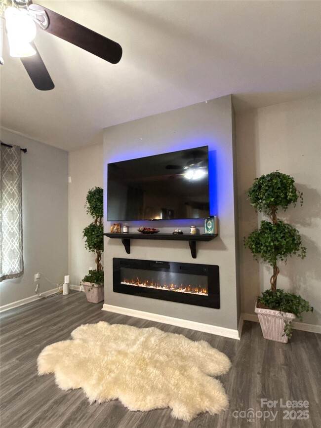 Building Photo - 10426 Kempsford Dr