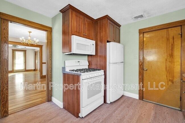 Building Photo - 13 Bridgham Ave