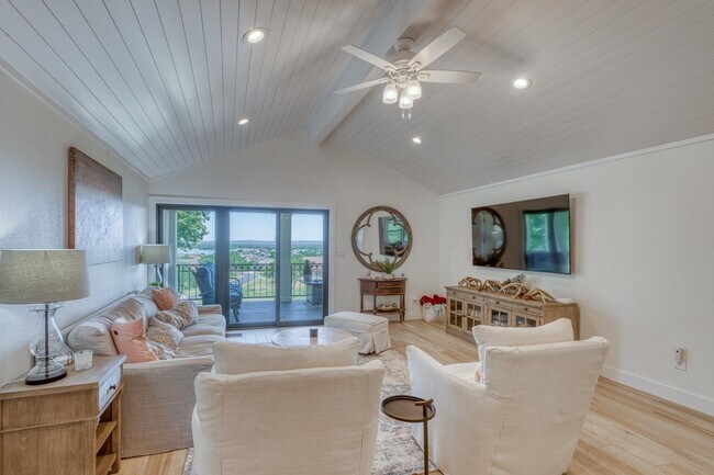 Building Photo - 3305 Close Call