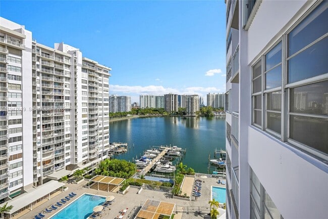 Building Photo - 18041 Biscayne Blvd